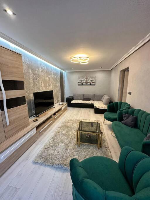 Stylish Apartment In Dambu Targu Mures Ngoại thất bức ảnh
